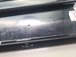 Накладка рамки двери задняя левая, ориг. номер 9811557380, Peugeot 3008 P84