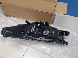 Фара правая, ориг. номер ST21211AMR, Toyota Hilux N125