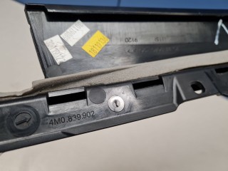 Накладка рамки двери задняя правая, ориг. номер 4M0839902, Audi Q7 4M 2015-2019