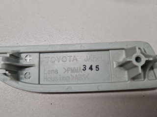 Отражатель в бампер задний правый, ориг. номер 8191002250, Toyota Corolla E18