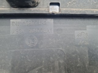 Накладка двери передней левой, ориг. номер 98114042VV, Peugeot 3008 P84
