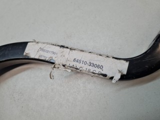 Петля крышки багажника правая, ориг. номер 6451033060, Toyota Camry V40