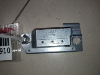 Кронштейн двери багажника правый, ориг. номер 8E0827657H, Audi A8 S8 D4 2013-2017