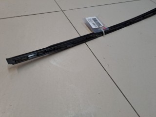 Накладка лобового стекла правая, ориг. номер 7553647020, Toyota Prius W50