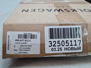 Кронштейн ручки двери передней правой, ориг. номер 4N0837812E, Audi A8 S8 4N