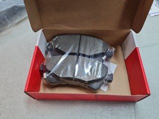 Комплект тормозных колодок передних, ориг. номер 04465YZZEH, Toyota Corolla E15 2006-2010