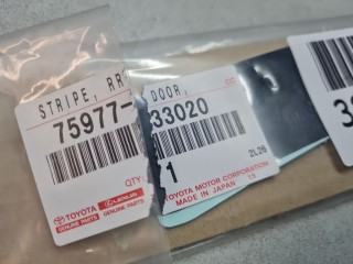 Наклейка рамки двери задняя правая, ориг. номер 7597733020, Toyota Camry XV50 2011-2014