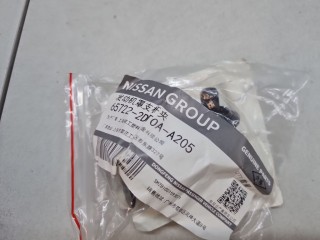 Зажим держателя капота, ориг. номер 657222DT0A, Nissan Tiida C11 2004-2012