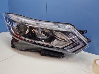 Фара правая, ориг. номер SHF12111, Nissan Qashqai J11E