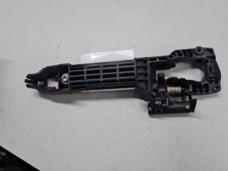 Кронштейн ручки двери задней левый, ориг. номер 6920402060, Toyota CorollaVerso R10