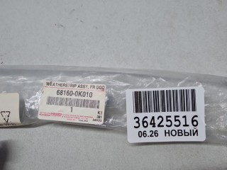 Молдинг стекла передней правой двери, ориг. номер 681600K010, Toyota Fortuner GGN155