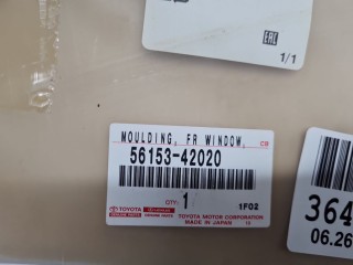 Молдинг лобового стекла нижний, ориг. номер 5615342020, Toyota RAV 4 2015-2019