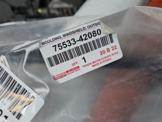Молдинг лобового стекла, ориг. номер 7553342080, Toyota RAV 4 2015-2019