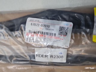 Уплотнитель двери задней левой, ориг. номер 6787207030, Toyota Avensis XA50