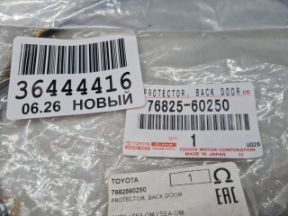Уплотнитель накладки двери багажника, ориг. номер 7682560250, Toyota Land Cruiser Prado 150 2009-2013