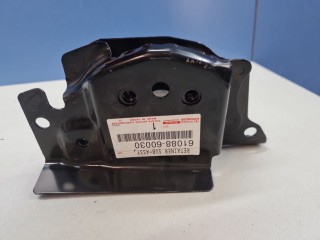 Кронштейн ответной планки замка двери багажника, ориг. номер 6108860030, Toyota Land Cruiser 200 2007-2012