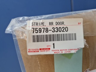 Наклейка рамки двери задняя левая, ориг. номер 7597833020, Toyota Camry XV50 2011-2014