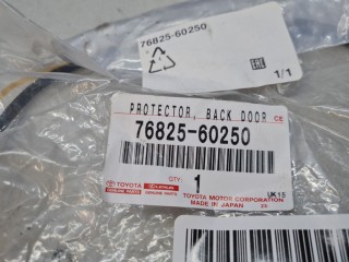 Уплотнитель накладки двери багажника, ориг. номер 7682560250, Toyota Land Cruiser Prado 150 2009-2013