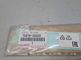 Наклейка передней левой двери, ориг. номер 7597633020, Toyota Camry XV50 2011-2014