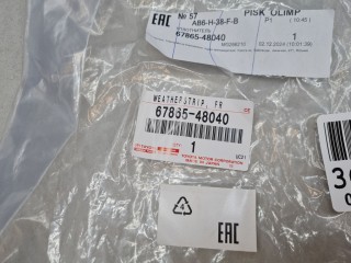 Уплотнитель двери передней, ориг. номер 6786548040, Lexus RX GL20 2015-2019