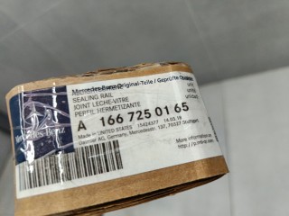 Молдинг стекла передней левой двери, ориг. номер A1667250165, Mercedes GL-klasse X166 GL GLS 2012-2016