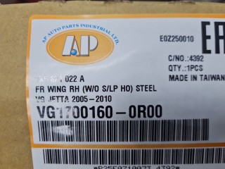 Крыло переднее правое, ориг. номер VG17001600R00, Volkswagen Golf 5 2003-2009