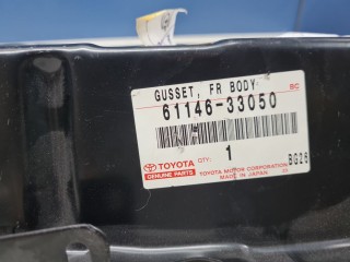 Кронштейн лонжерона переднего левый, ориг. номер 6114633050, Toyota Camry V40