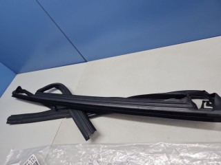 Уплотнитель стекла двери задний правый, ориг. номер X0362070220, LiXiang L7