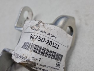 Петля двери задней правой верхняя, ориг. номер 6875020122, Toyota RAV 4 2015-2019