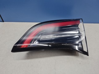 Фонарь в крышку правый, ориг. номер 150208900B, Tesla Model Y
