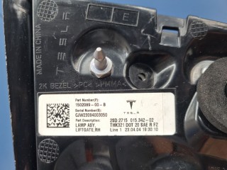 Фонарь в крышку правый, ориг. номер 150208900B, Tesla Model Y