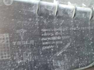 Воздуховод переднего бампера левый, ориг. номер 169432500G, Tesla Model 3 2017-2021