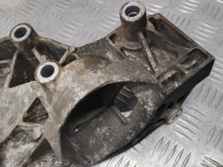 Кронштейн компрессора кондиционера, ориг. номер 55570104, Opel Astra 2006-2014