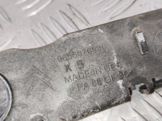 Кронштейн крепления бампера переднего, ориг. номер 9656670980, Citroen C4 Grand Picasso 2006-2013