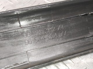 Молдинг двери передней левой, ориг. номер 96590382, Citroen C4 Picasso 2006-2013