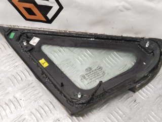 Стекло кузовное боковое левое, Kia Carens 2006-2012