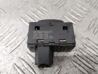 Кнопка стеклоподъемника, ориг. номер 96360166XT, Peugeot 407 2004-2008
