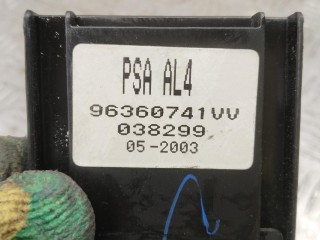 Рамка (накладка) рычага КПП, ориг. номер 96360741VV, Citroen C5 2000-2004