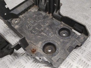 Полка аккумулятора, ориг. номер 8200208056, Renault Espace 2002-2006