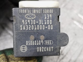Датчик удара, ориг. номер 95930-3L100, Hyundai Santa Fe 2004-2012
