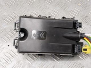 Блок предохранителей, ориг. номер 9806192580, Peugeot 5008 2020-2024