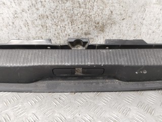 Накладка замка багажника, ориг. номер 981135977, Peugeot 5008 2020-2024