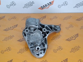 кронштейн компрессора кондиционера, ориг. номер 1K0260885B, Volkswagen Passat 2011-2015