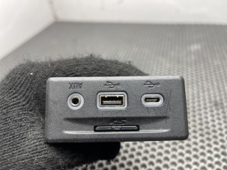 Разъем AUX / USB, ориг. номер 13526278, Chevrolet Equinox 3 2017-2021
