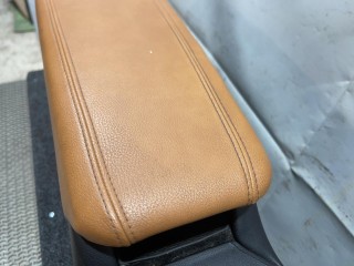 подлокотник, Cadillac XT4 2018-2023