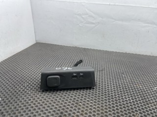 Разъем AUX / USB, ориг. номер 13549941, Chevrolet TrailBlazer 2016-2022