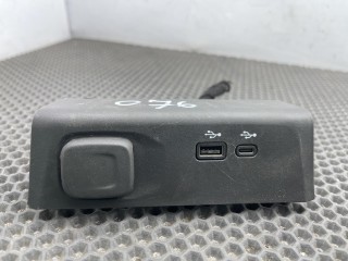 Разъем AUX / USB, ориг. номер 13549941, Chevrolet TrailBlazer 2016-2022