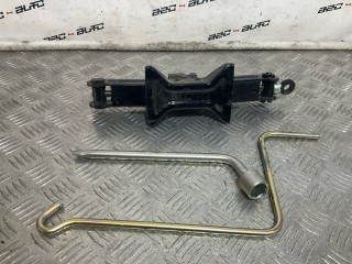 домкрат, Mazda 3 2008-2011