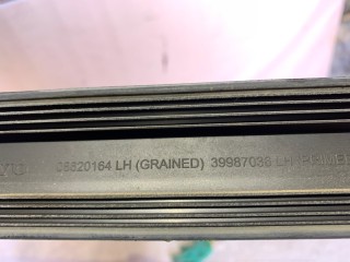 молдинг на дверь, ориг. номер 39987036, Volvo V70