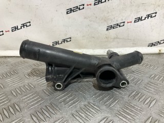 Фланец охлаждающей жидкости, ориг. номер BM5G8K556FA, 1831705, 1831795, 1831793, 169959546, 31422033, 30640652, Volvo S60